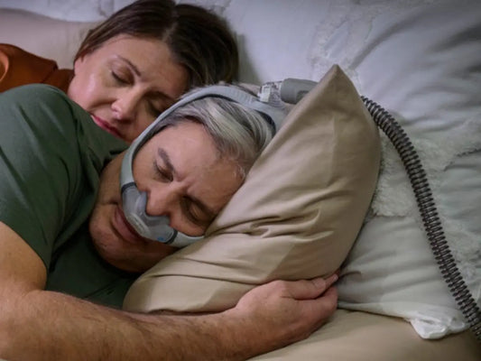CPAP cihazı kullanmaya karar verme aşamasındaki hasta ve doktor görüşmesi