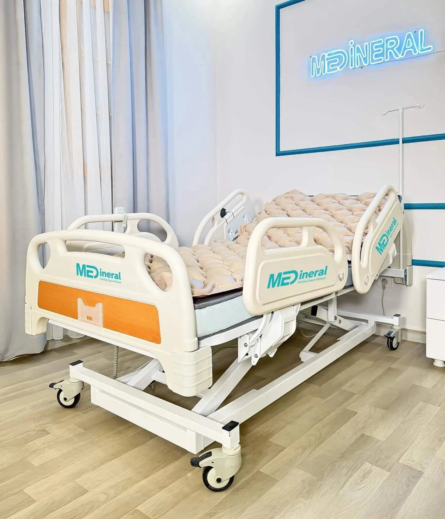 3 motorlu asansorlu full abs hasta karyolasi ve havali yatak seti