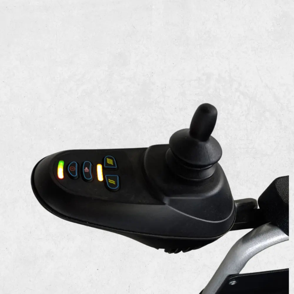 Poylin P200E akülü sandalye joystick kumanda sistemi detay görünümü