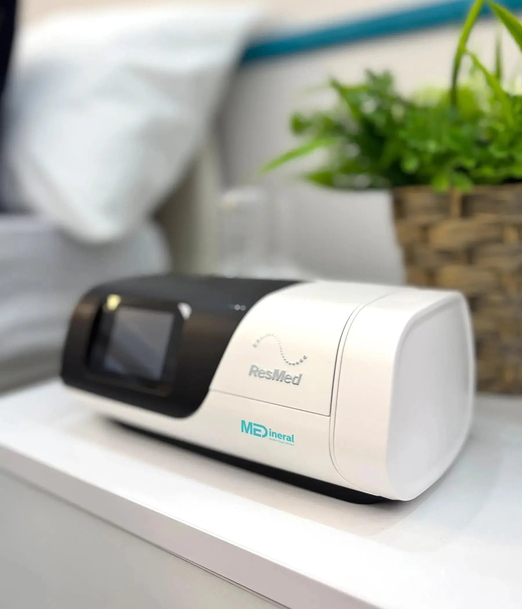 ResMed AirSense 11 AutoSet | Otomatik CPAP Cihazı | Nemlendiricili | RNX Maske Seti - Medineral